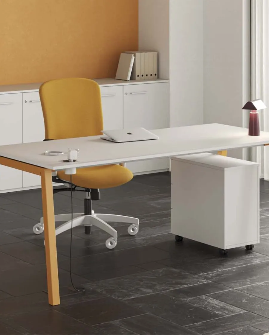 scrivania smart working moderna e di design pop ace frezza