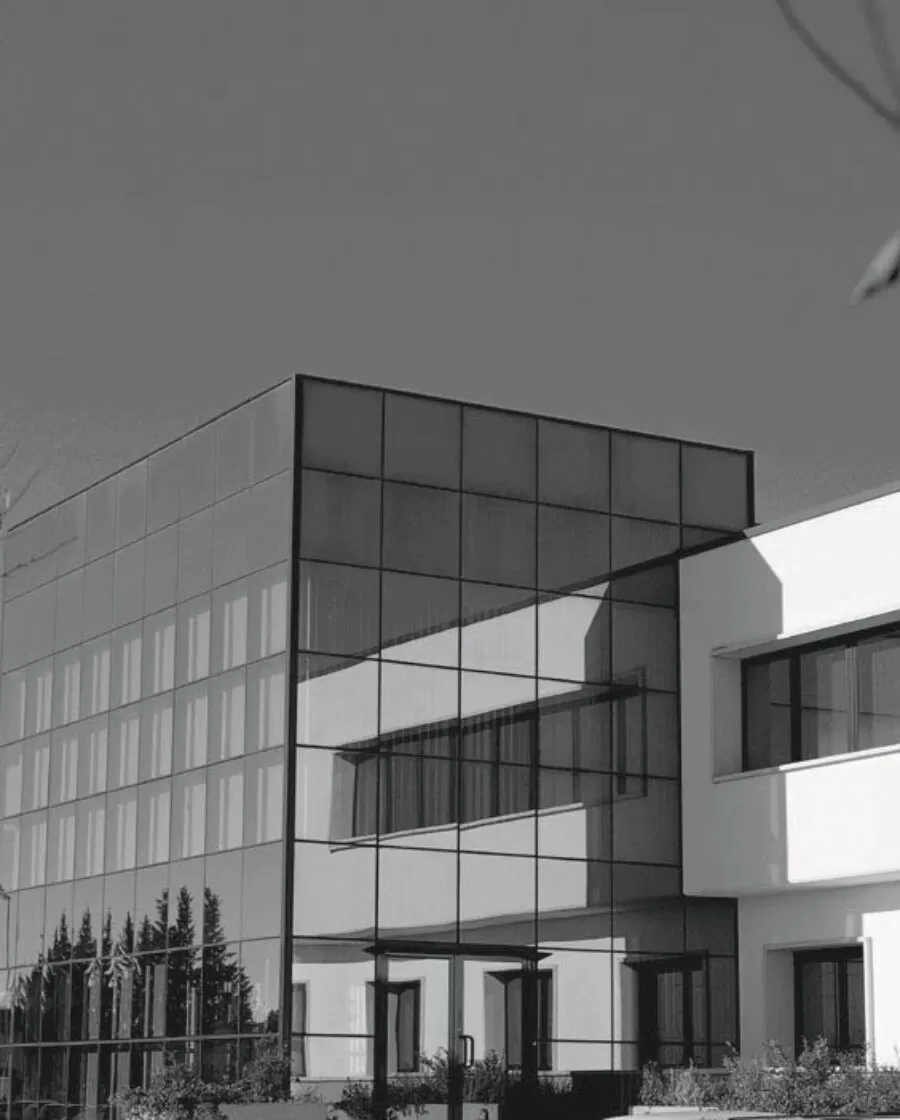 Frezza est une entreprise qui fabrique des mobiliers de bureau et des meubles Made in Italy.