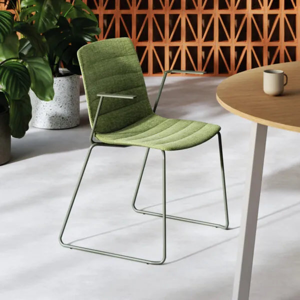 Chaises rembourrées pour bureau Yo Strip en tissu vert avec accoudoirs – Frezza