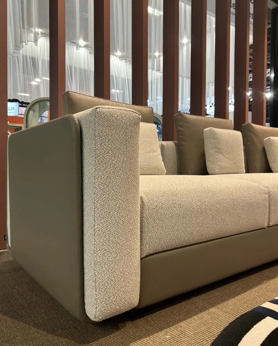 fiera workspace parigi stand frezza russell divano