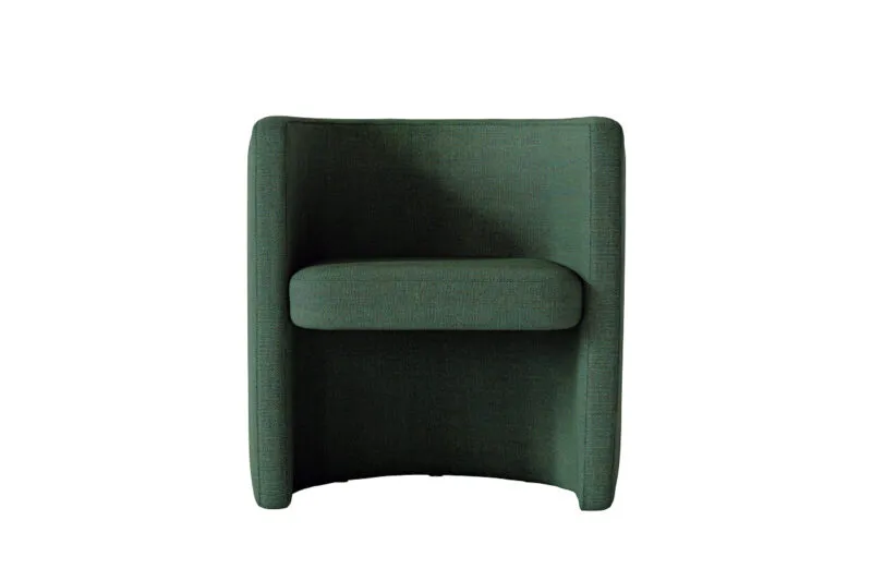 Fauteuil crapaud moderne Sabree en tissu vert forêt, vue frontale avec dossier enveloppant en ligne continue — design italien