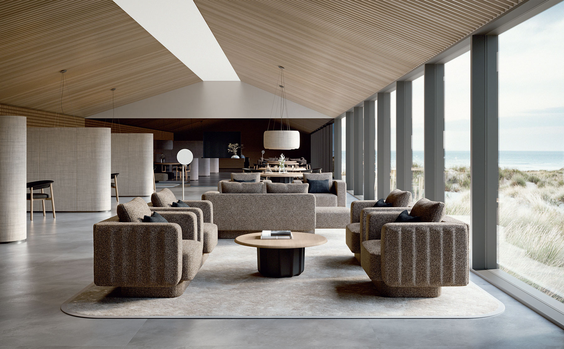 Collection Sabree de mobilier design haut de gamme italien : canapés, fauteuils et table basse en bouclé grège dans un lounge resort avec plafond en bois et vue sur la mer — Frezza