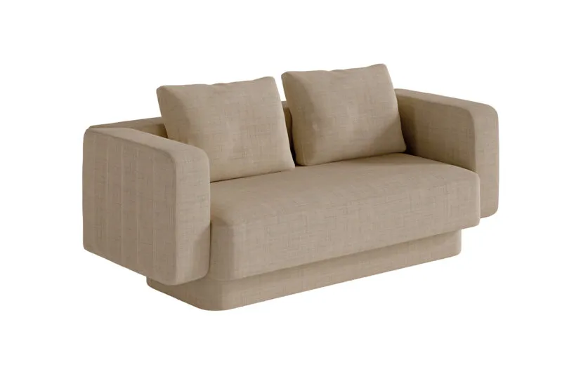 Canapé designer Sabree deux places en tissu sable, vue trois-quarts révélant les flancs sculptés ondulés — design italien contemporain