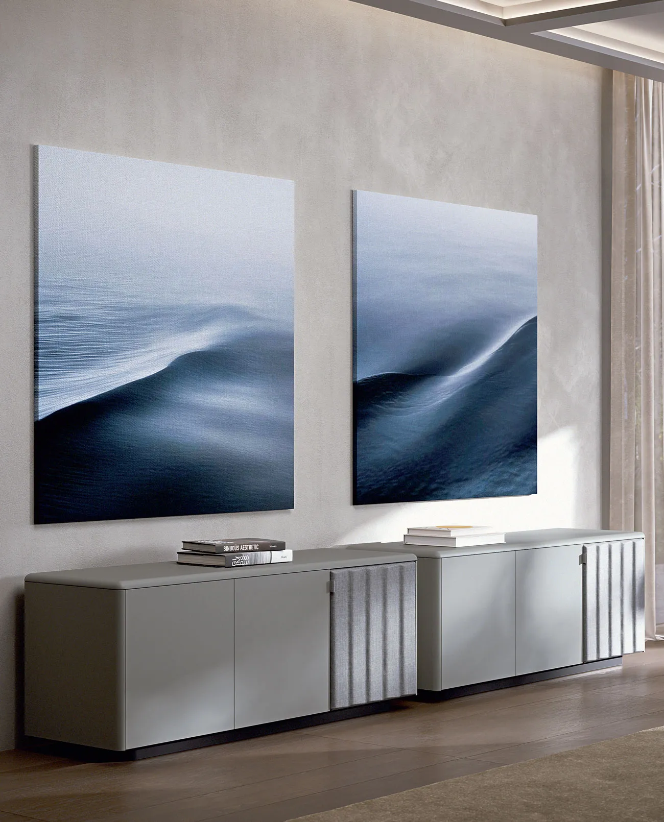 Meuble buffet Sabree laqu&eacute; gris clair en configuration quatre modules dans un salon minimaliste avec grande &oelig;uvre d'art marine &mdash; design italien