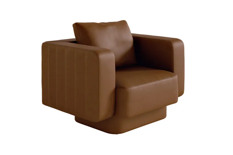 Fauteuil designer Sabree en cuir cognac, vue trois-quarts révélant les flancs ondulés caractéristiques de la collection — design italien