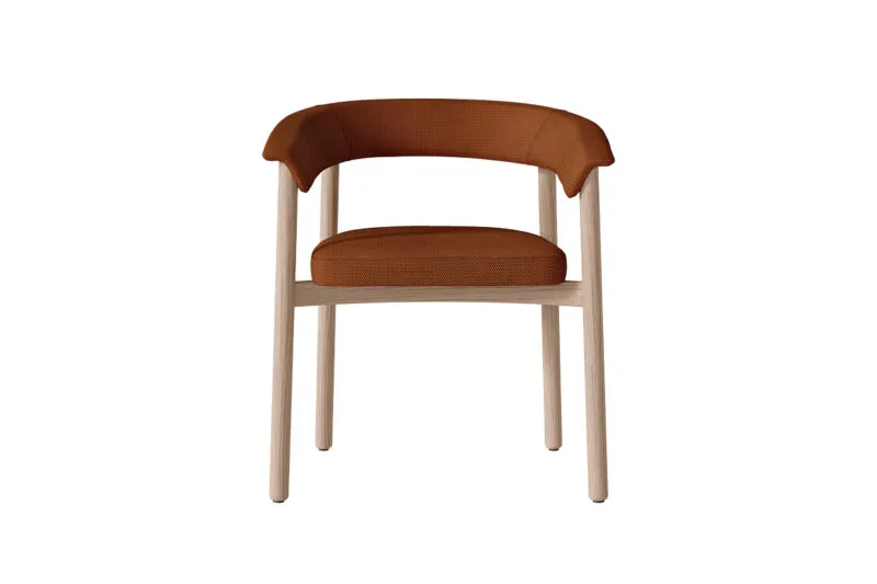 Lash chaise de design en bois cognac avec base en chêne naturel, vue frontale révélant le dossier courbe caractéristique — design italien Sabree