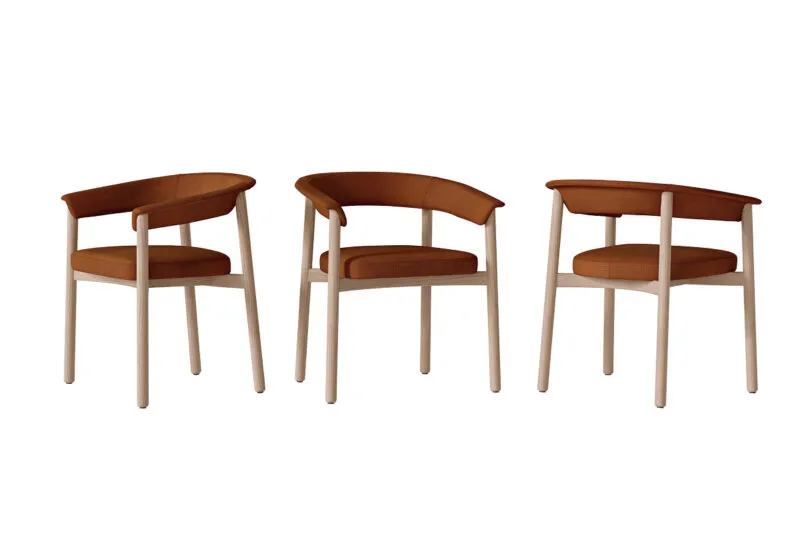 Lash chaise de design en bois cognac, trois vues révélant le dossier enveloppant et la structure en chêne naturel — design italien Sabree