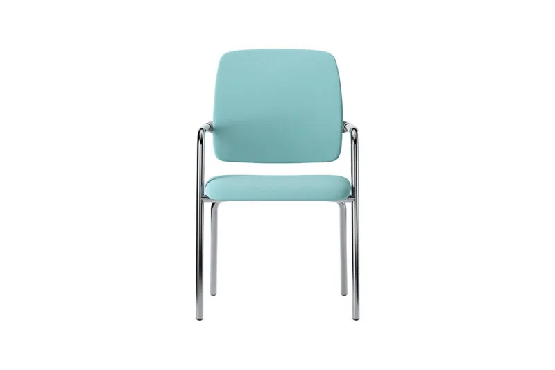 Charlize White in tessuto azzurro con telaio cromato a 4 gambe, vista frontale